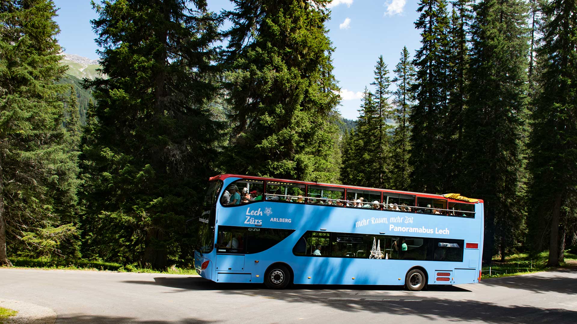 Die Anreise zu den Hütten der Lechquellenrunde ist auch mit öffentlichen Verkehrsmittel gut machbar - wie hier mit dem Ortsbus Lech Panorama