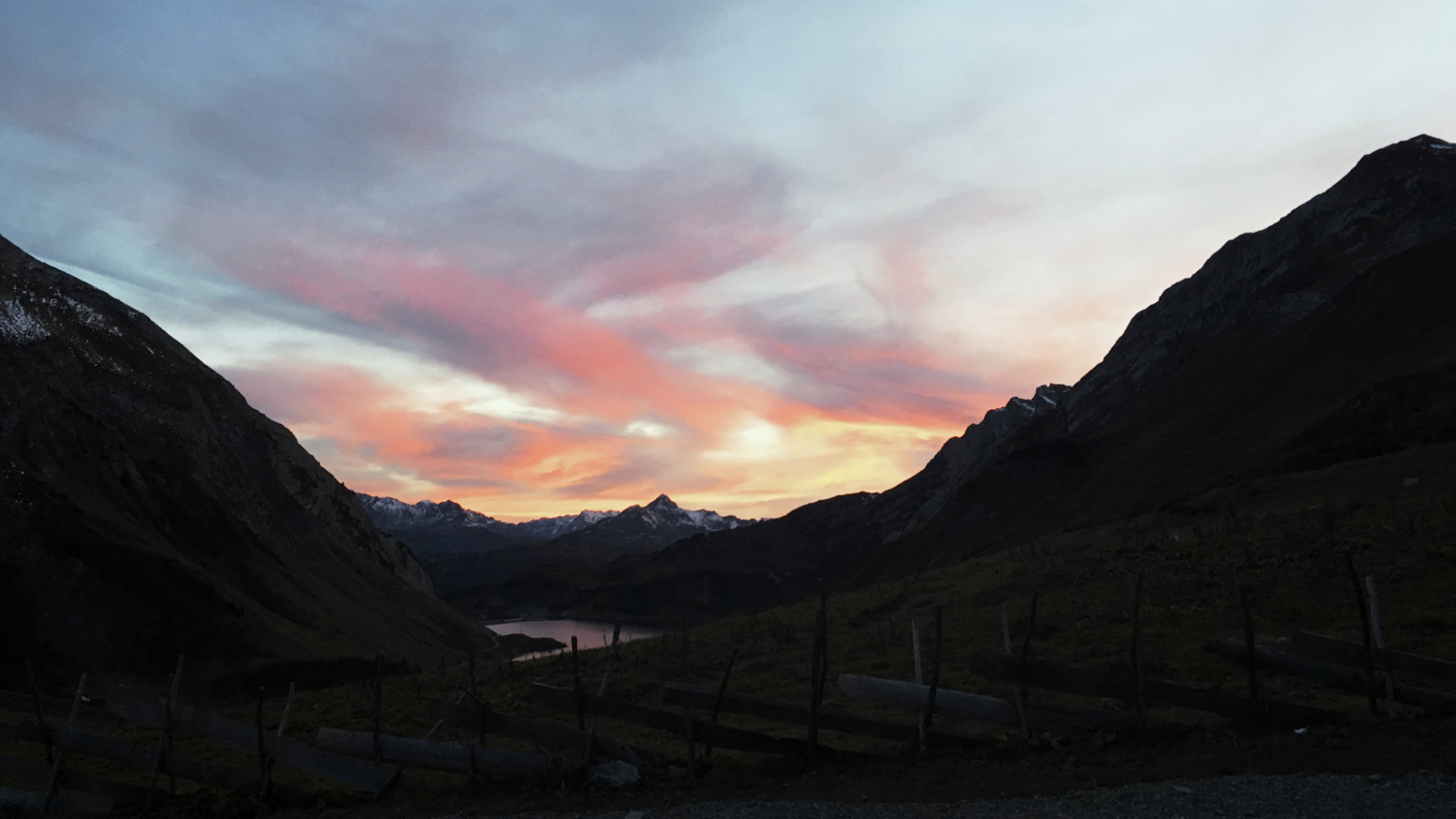 Sonnenuntergang im Lechquellengebirge auf einer der vielen Berghütten